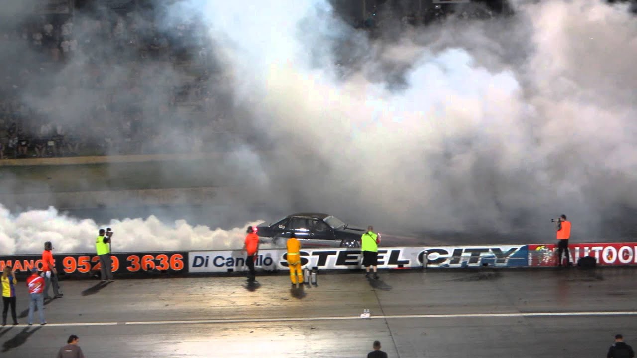 V8 GRUNT @ Burnout Blitz 2013