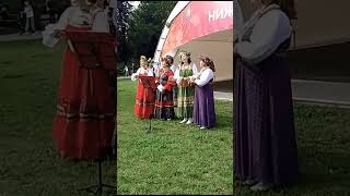 #Шортс #Shorts Парк Швейцария,  праздник культуры. Ну и глазищи у белочки).
