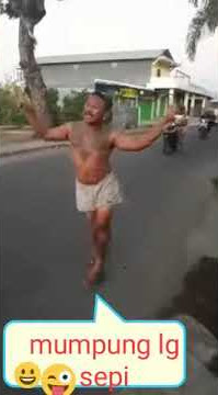 Orang gila joget lagu syantik