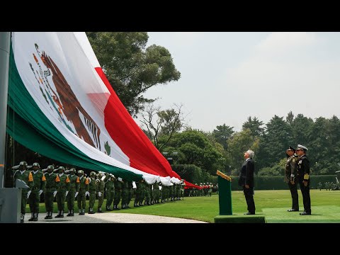 Ceremonia de revista de entrada de la Comandancia del Ejército Mexicano, desde Campo Marte