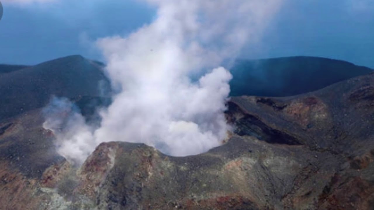 Volcano erupts on Japan's Kuchinoerabu island YouTube