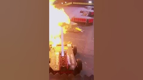 Ice wave vs Free Shipping - Battlebots Champions episode 3 #shorts