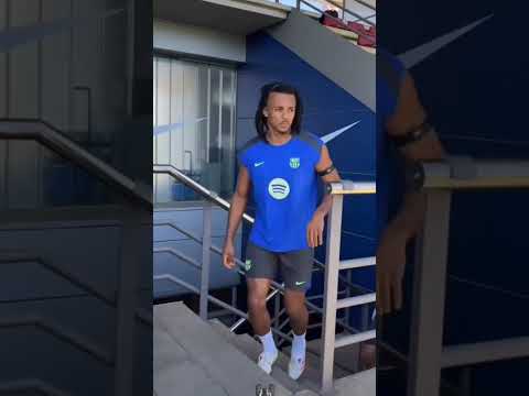 💙بعض لحظات تدريبات برشلونة بدوري الابطال موسم 24/25 الطقم الأزرق Barcelone training UCL blue jersey