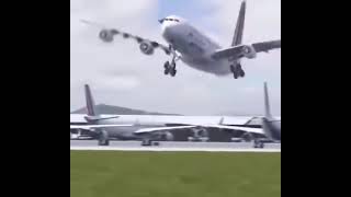 самолёт танцует в воздухе