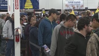 Hundreds hit Albuquerque stores for Gray Thursday