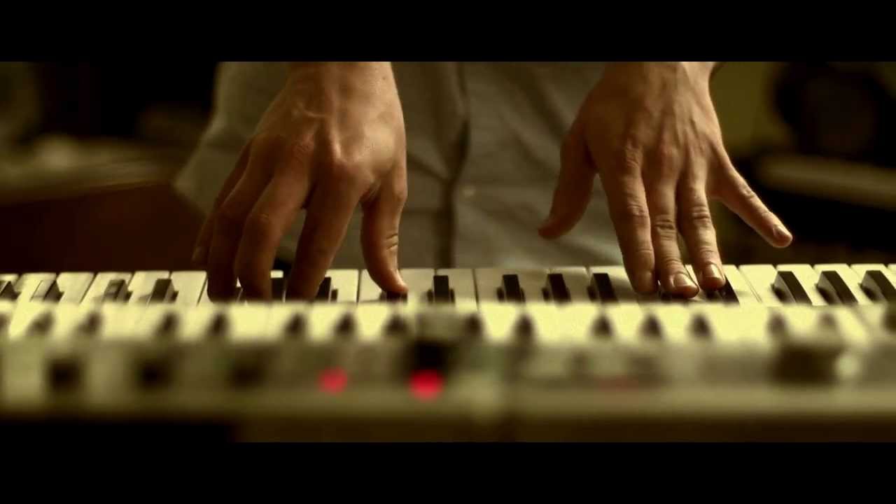 Bombee - Momo (Official Video)