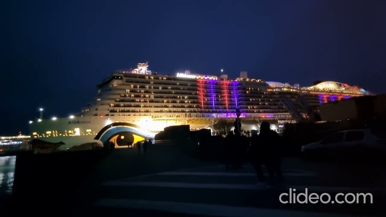Départ de l'AIDAnova du port de Cherbourg