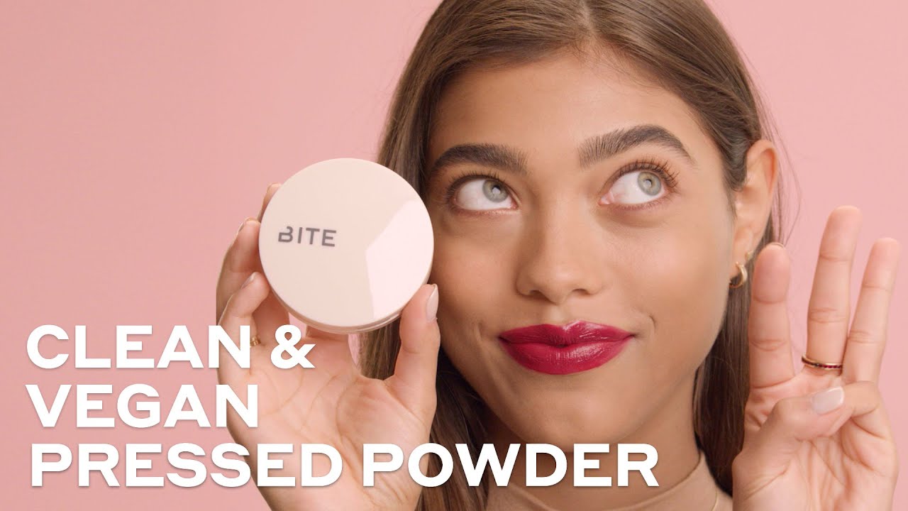 The Clean, High-Performance Powder You Need to Blur, Mattify & Touch Up