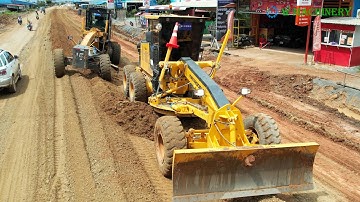 Nice Efficient Operator Grader Spreading Gravel Building Foundation Roads Construction Machinery