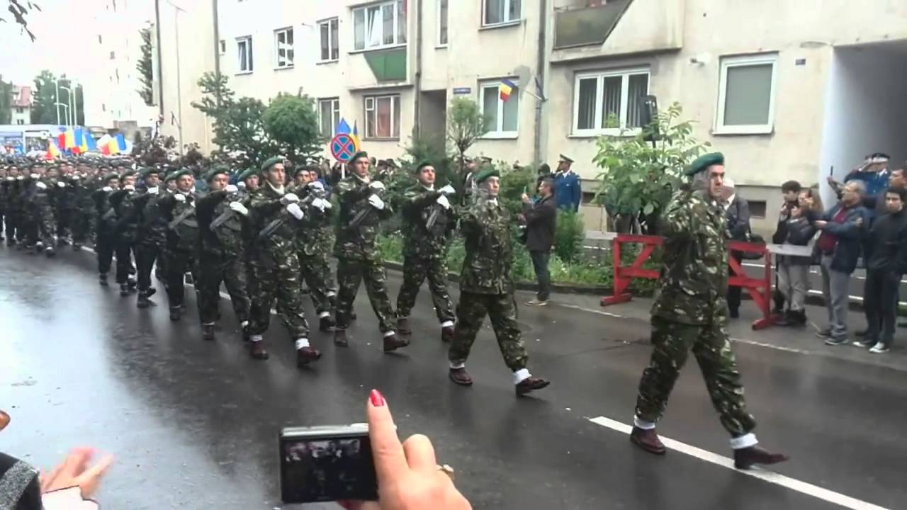 Defilarea Garzii de Onoare cu ocazia Zilei Drapelului National Miercurea Ciuc