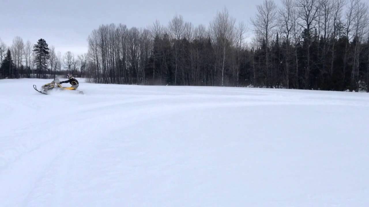 Deep powder carving | Ski-Doo Renegade 1200