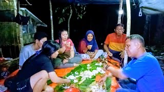 Download Lagu camping hujan deras seruan makan lemang durian bersama teman teman di hutan MP3