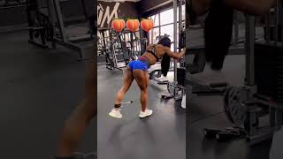 Hitting them glutes!!🍑 #bodybuilding #bodybuilding #fitnessmotivation #muscle #gymlife #fit #strong