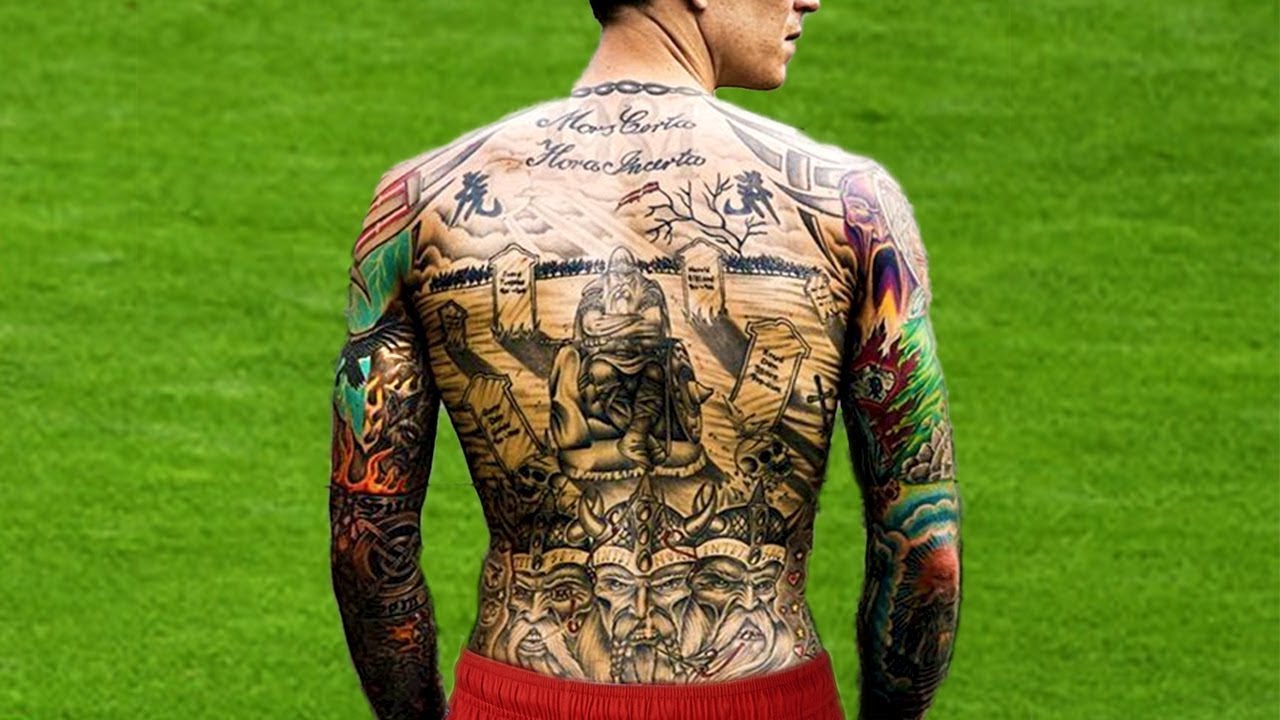 Liverpool FC cult hero Daniel Agger gets badge tattooed on fingers | Daily  Mail Online