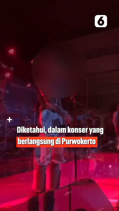 Duh! Anggota Band Punk Korea Selatan Dilempar Botol Air di Purwokerto #Shorts