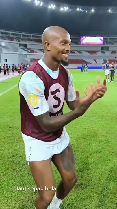 momen kastaner belajar jaipong sama henhen.