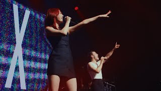 MAX - STUPID IN LOVE (Feat. HUH YUNJIN of LE SSERAFIM) LIVE IN KOREA Resimi