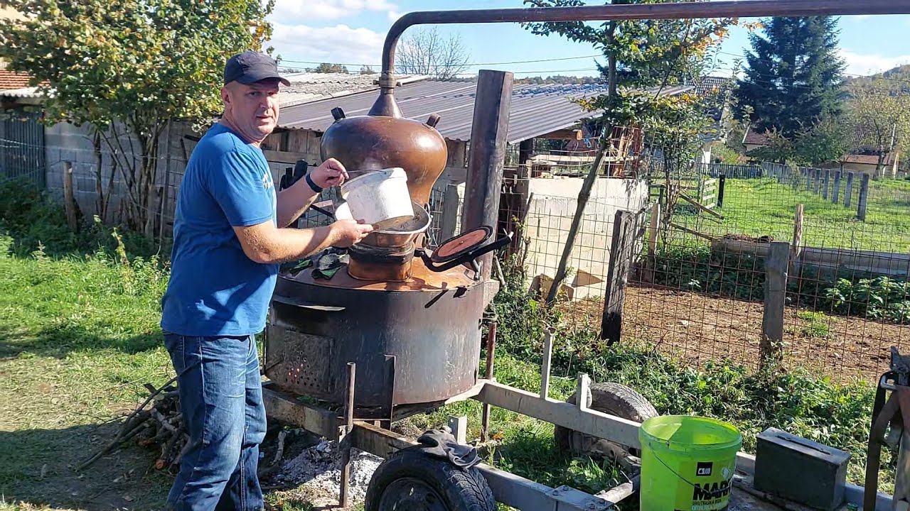 Običaji i tradicija. Pečenje rakije od jabuke