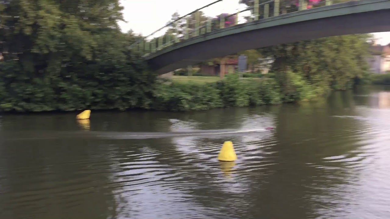 Petit bolide sur l'eau YouTube — free download