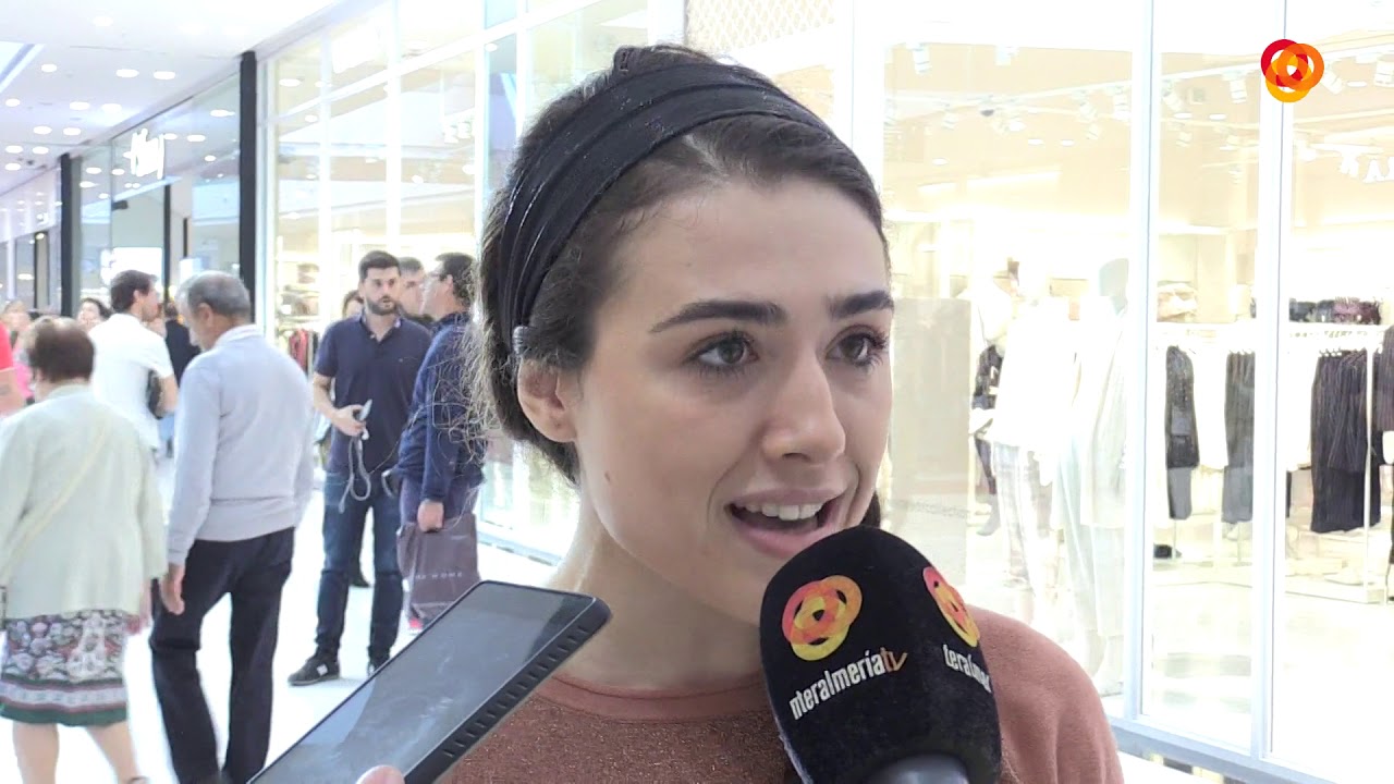 Miles de almerienses acuden a la apertura del Centro Comercial de Torrecárdenas