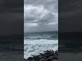 مرحبا ايها البحر جئتك ل اطيل النظر اليك كي انسا ما يشغل تفكيري و تنسيني ما فعلته الايام بي مرحبا ايها البحر جئتك ل اطيل النظر اليك كي انسا ما يشغل تفكيري و تنسيني ما فعلته الايام بي