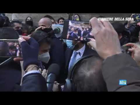 Giuseppe Conte risponde al presidio di donne del comparto giochi