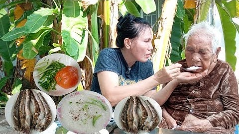 Bà lão 101 tuổi ăn sáng Cháo cá Kèo cà chua | Bà ăn sạch 1 tô Ngon mê ly