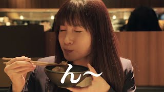 土屋太鳳、「ん～」3連発　焼き肉に舌鼓　映画「フード・ラック！食運」6秒動画