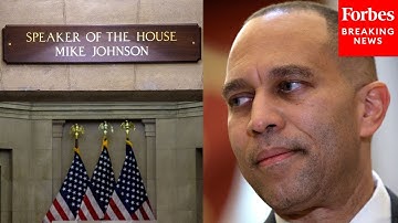 Reporter Offers To Show Hakeem Jeffries Video Of Incident With Democrats At Speaker Johnson