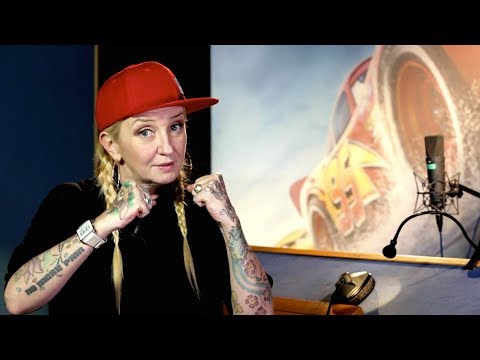 Disney•Pixar: Cars 3 - La Pina è la voce di Miss Fritter - Featurette