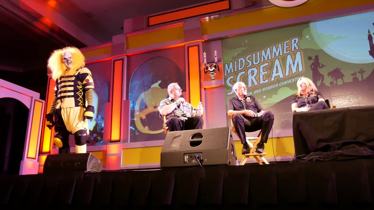 Six Flags Magic Mountain Fright Fest at Midsummer Scream - YouTube