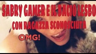 La Sabry Gamer In - Bacio Lesbo