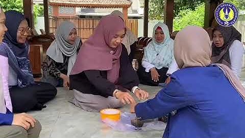 Sosialisasi Pemberdayaan Ibu-Ibu Rumah Tangga melalui Inovasi Pewarnaan Batik Alami Ramah Lingkungan