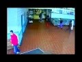 Thief rips necklace from woman's neck