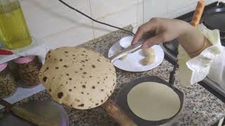 Making perfect round and soft chapati / Fulaka / Roti / Paratha using Chapati maker