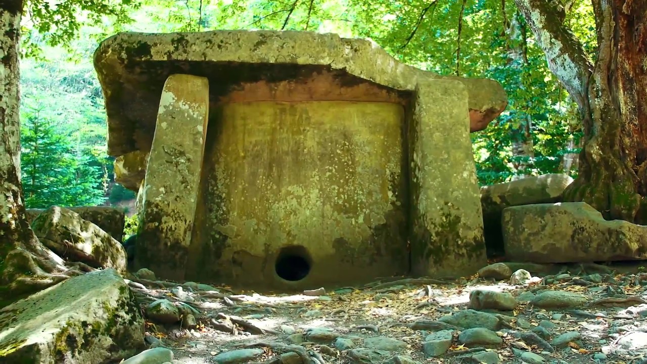 Дольмены на горе кошка Дольмены на горе кошка