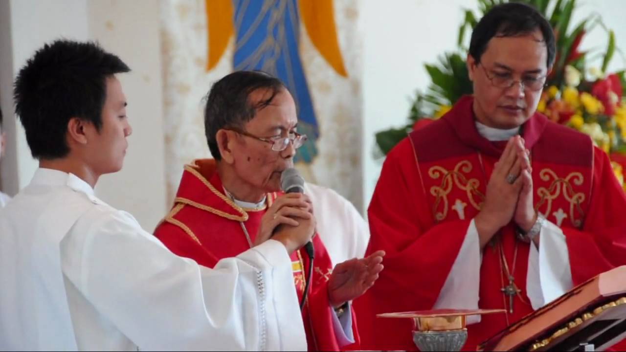 Latin Mass at MGCS 60th Anniversary Alumni Homecoming July 2, 2010.wmv