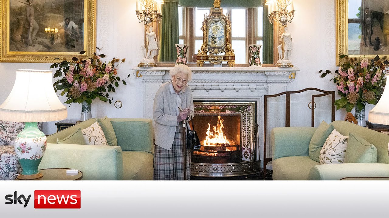 Film backdrop image for Queen's health: Monarch under medical supervision (2022)