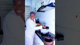 картинка: Мама готовит лучшую бататовую кашу