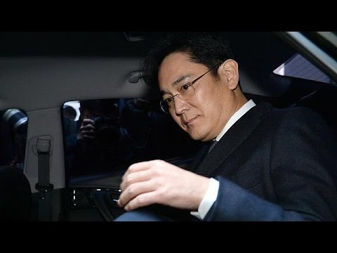 Vidéo: Un héritier de Samsung arrêté pour corruption