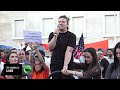 Top Channel/ Diaspora i bashkohet protestës. Jepen edhe mesazhe për Rrjollin dhe fëmijët