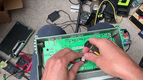 How to fix a broken Line 6 DL4 looper / delay pedal - really quick and easy  - no soldering required