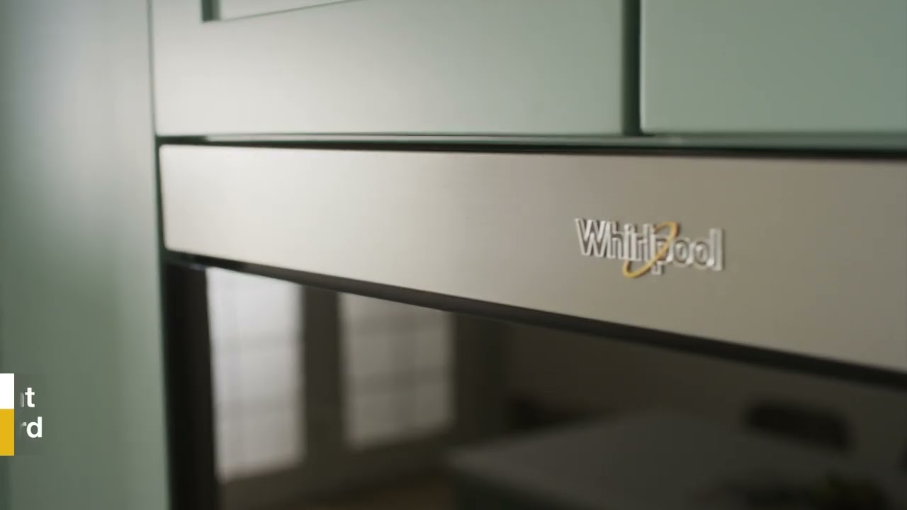 Four à micro-ondes Whirlpool® à hotte intégrée au design encastré affleurant Whirlpool®