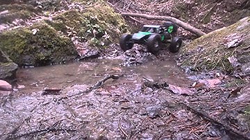 Vaterra twin hammers trailing with locked front diff