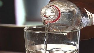 Requisan botellas de agua mineral por intoxicación con amoníaco