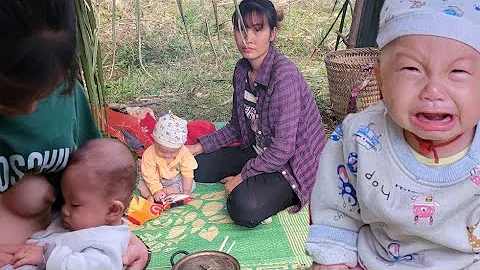 Mother and son went to get bamboo and returned home on a rainy and windy day