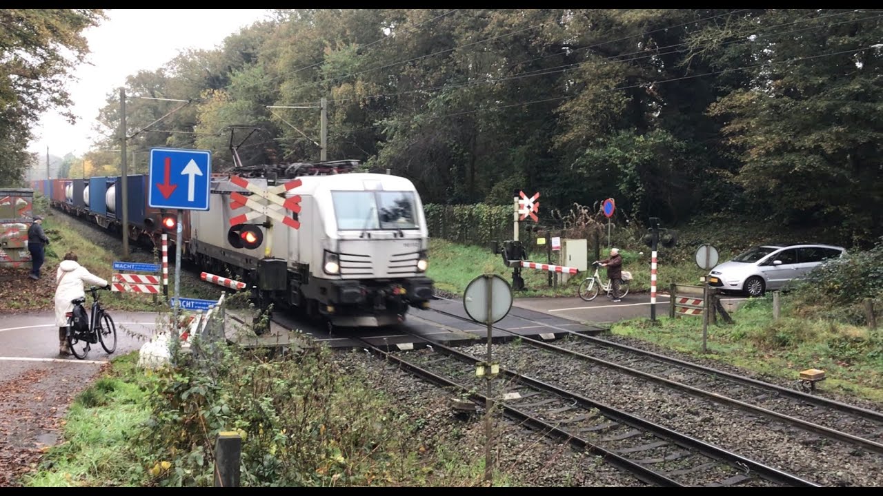 😱Container Train goes in the Emergency Brake!!!!! Ai 😩 At Venlo the NL 🇳🇱Nov 6-2024 👍👍👍👍👍🚂Railfan🎥!!