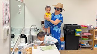 Bà Nội đi đón Albert đi học về, grandma picking up grandkid at school.