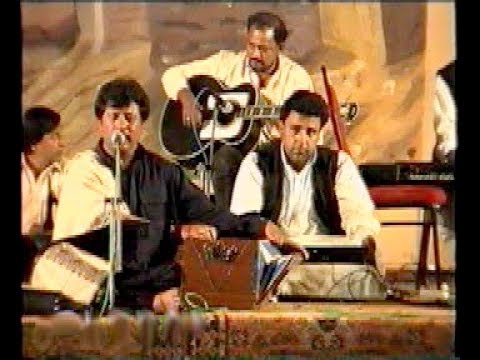 Dooron Dooron Sakoon Tarsanday O live song by Attaullah Khan Esakhelvi