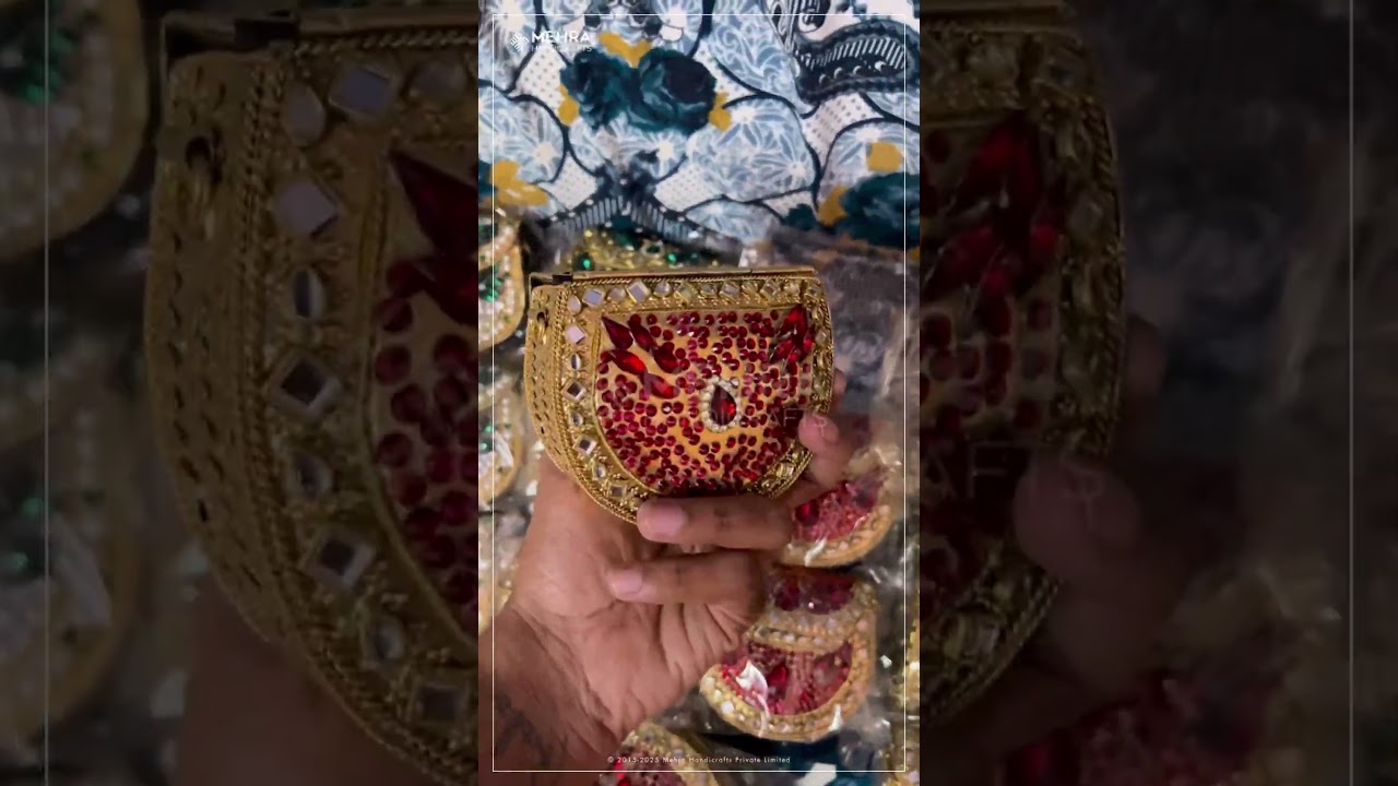 Kundan clutches #kundan #kundanbag #kundanclutches #partywearclutch